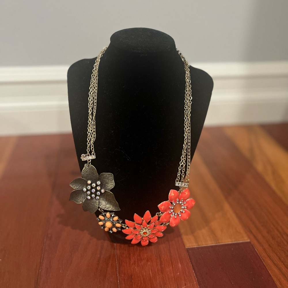 Super cute/unique statement necklace